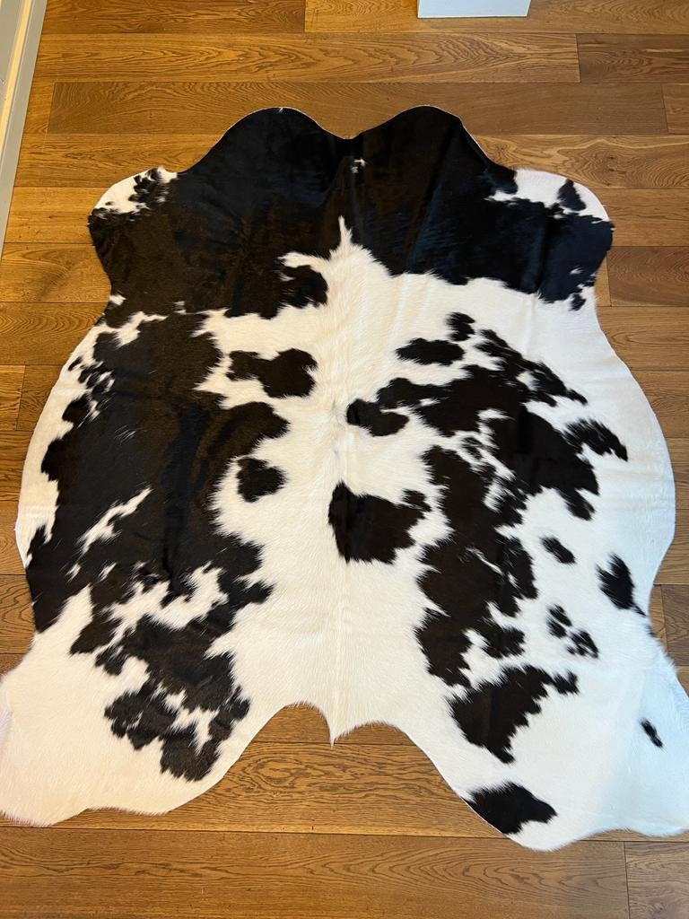 Cowhide Rug - Small Black & White