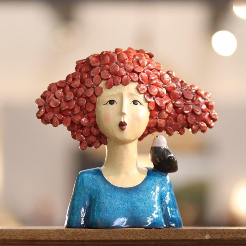 Striking Amélie Lady Bust